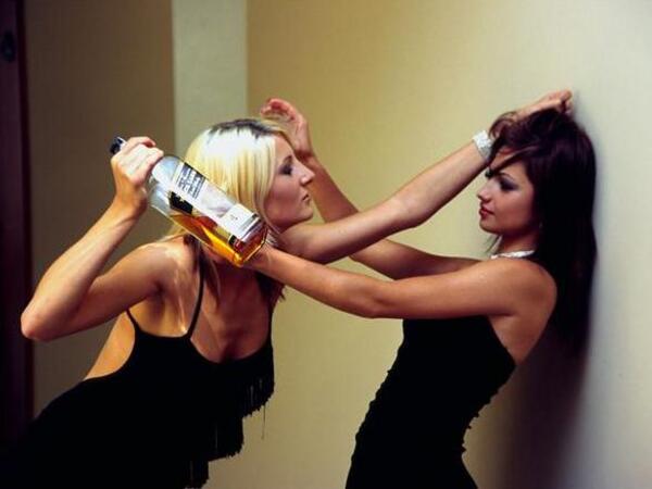 Bakıda restoranda DAVA - Qadın müştəri həmcinsini yaraladı