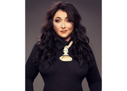 62 yaşlı müğənni biabırçı geyimdə səhnəyə çıxdı - <span class="color_red">VİDEO</span>