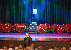 Rasim Balayevin qardaşı vida mərasimində zalı niyə tərk EDİB?