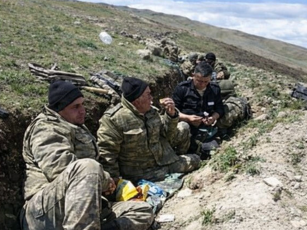 Polad Həşimovun Aprel döyüşlərindəki <span class="color_red">FOTOsu</span>