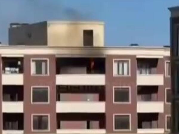 Bakıda yaşayış binasında yanğın başladı - <span class="color_red">VİDEO</span>