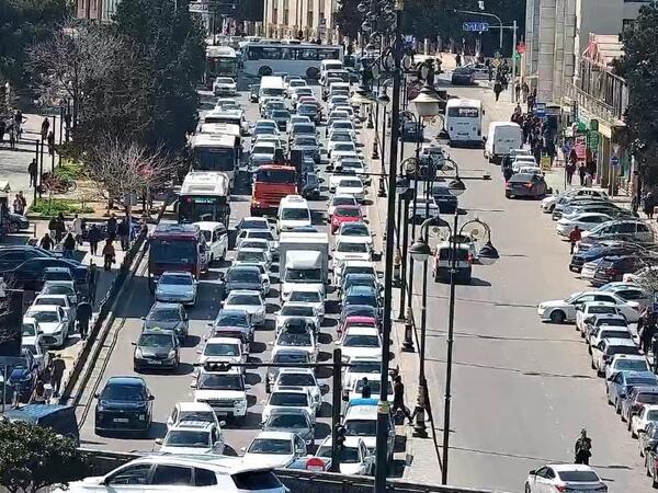 Körpüdə təmir: Bakının əsas yolları iflic oldu