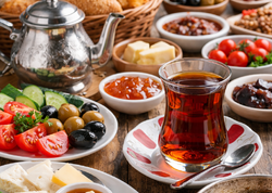 Səhər yeməyində çay içmək görün orqanizmə hansı ziyanları VURUR