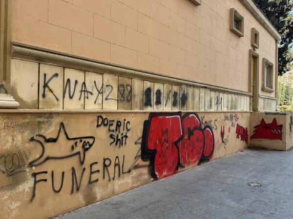 Bu sənət yox, vəhşilikdir: Bakının estetik simasına qraffiti hücumu