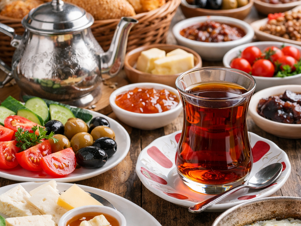 Səhər yeməyində çay içmək görün orqanizmə hansı ziyanları VURUR