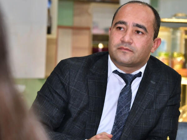 Deputat pəncərədən tullanıb qaçıb...