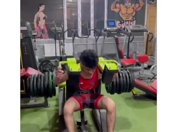 56 kilo uşaq 170 kq qaldırdı - <span class="color_red">VİDEO</span>