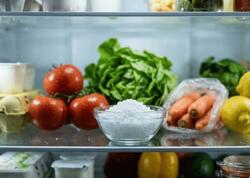 Soyuducuya bir qab duz qoyun və gözləyin: Nəticəni görəndə təəccüblənəcəksiniz