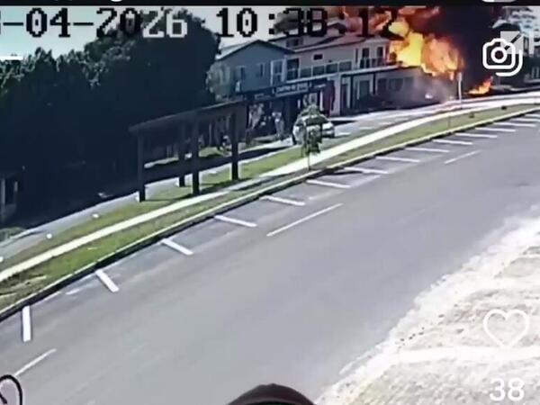 Təyyarə restorana çırpıldı: 4 nəfər həlak oldu - <span class="color_red">VİDEO</span>