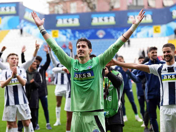 Qapıçı öz yerindən rəqib qapıya qol vurdu - Video