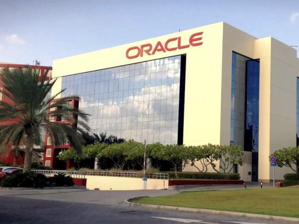 Raket qəlpələri “Oracle”ın Dubaydakı binasına ziyan vurdu
