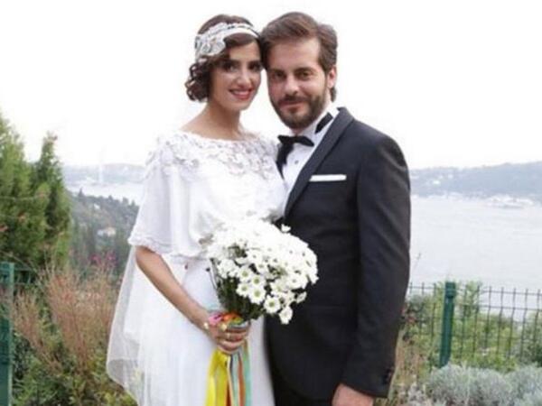 “Çox yaxşı dost olmalıydıq, səhvən evləndik”