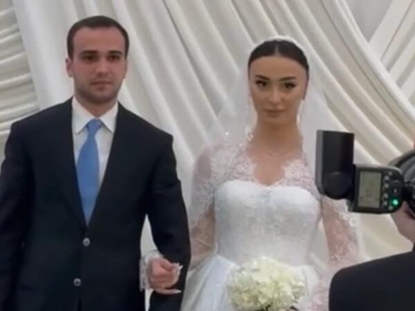 Tolikin evində toydur