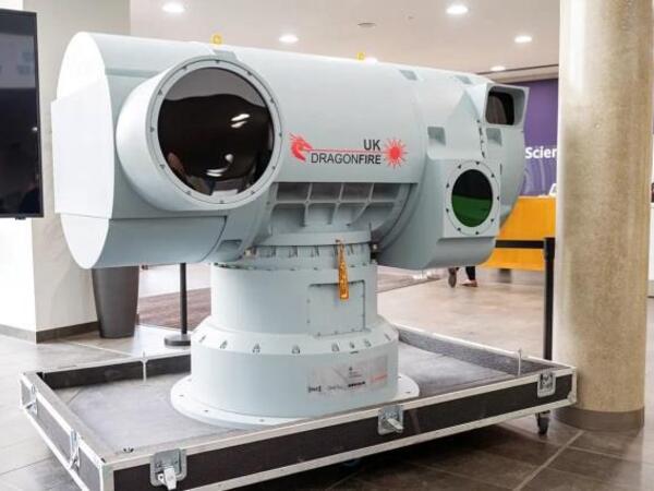 İngiltərənin lazer silahı gələn il istifadə ediləcək: "Sonsuz sursatı" var - <span class="color_red">FOTO</span>