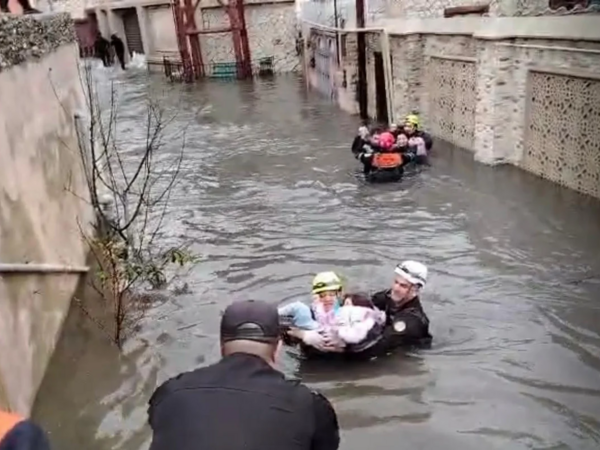 Bakıda bu ərazini su basdı: Vətəndaşlar təxliyə olunur - <span class="color_red">FOTOlar</span>