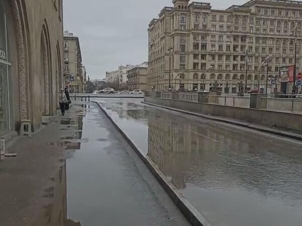 Heydər Əliyev prospektində yığılan yağış suları kənarlaşdırılıb - <span class="color_red">VİDEO</span>