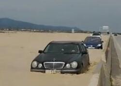 Bu yolu da sel suları basıb - Texnikalar cəlb olundu - <span class="color_red">VİDEO</span>