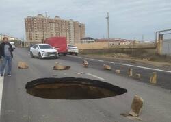 Bakıda asfalt ÇÖKDÜ: AYNA-nın maşını çuxura düşdü - <span class="color_red">FOTOlar</span>