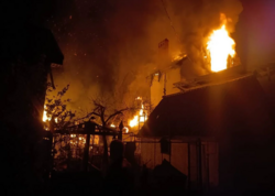 Rusiya Odessada yaşayış binasını vurdu: <span class="color_red">3 ölü, 10 yaralı</span>