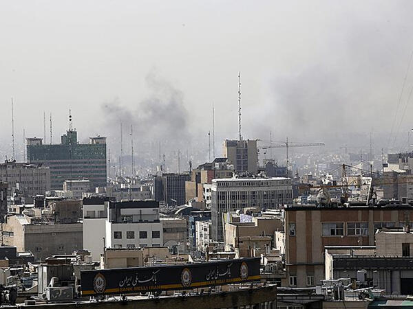 Tehranda 2 yaşayış binası vuruldu - Ölənlər var - <span class="color_red">VİDEO</span>