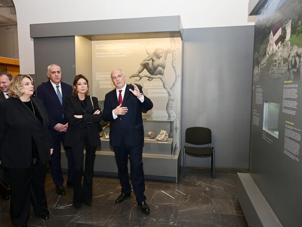 Azərbaycanın birinci xanımı Tbilisidə Gürcüstan Milli Muzeyində olub - FOTO