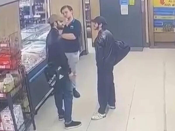 Azərbaycanlı oğrular market işçisini bir yumruqla yerə sərdi - ANBAAN VİDEO