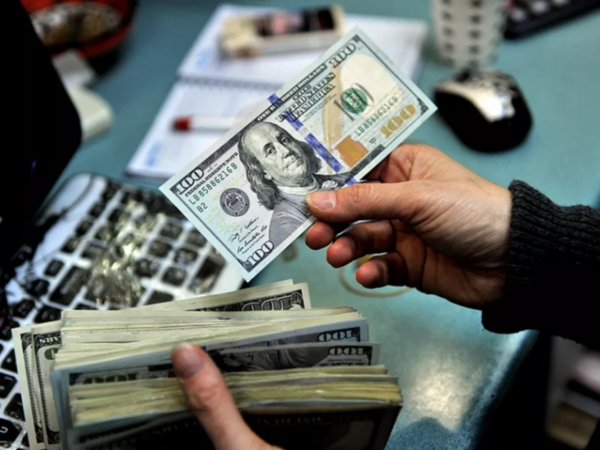 Azərbaycanda dollar ucuzlaşdı - Qeyri-rəsmi