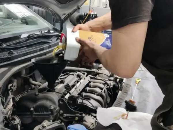 Avtomobil yağları kəskin bahalaşdı - SƏBƏB