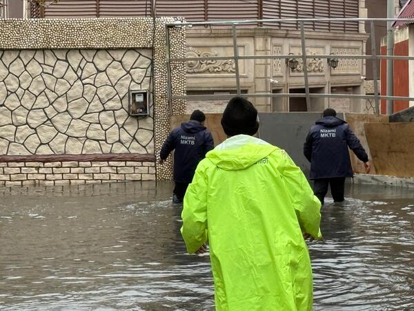 Bakıda yağışın fəsadları aradan qaldırılır - <span class="color_red">FOTO</span>