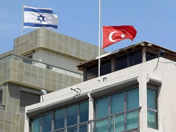 İstanbulda İsrail konsulluğu qarşısında ATIŞMA - Polis əməkdaşları yaralandılar