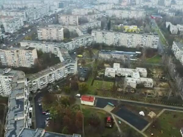 10 min insan bir dam altında yaşayır: Bir ucundan digərinə getmək 1 saat çəkir