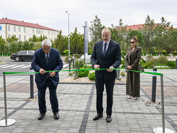 Prezident İlham Əliyev və Birinci xanım Mehriban Əliyeva Milli Aviasiya Akademiyasında Beynəlxalq Təlim Mərkəzinin açılışında iştirak ediblər - <span class="color_red">FOTO</span>