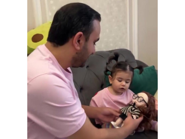 Azərbaycanlı müğənninin qızı ilə SƏMİMİ ANLARI - <span class="color_red">VİDEO</span>