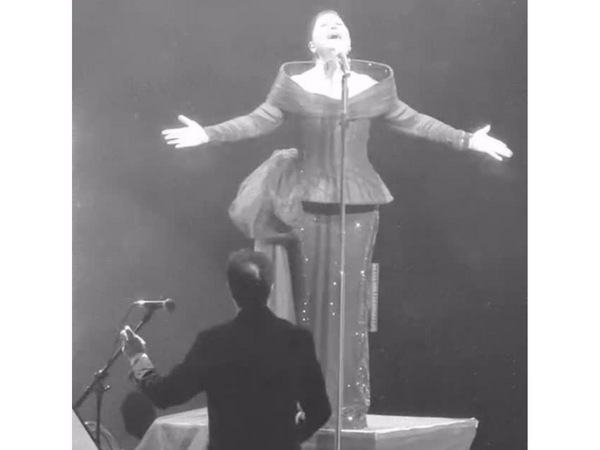 Sibel Canın canlı ifası MÜZAKİRƏ YARATDI - <span class="color_red">VİDEO</span>