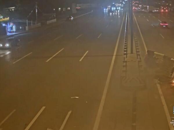 Aeroport şosesində ağır QƏZA: Avtomobil aşdı - <span class="color_red">ANBAAN VİDEO</span>