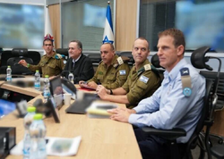 Müdafiə naziri: Hizbullah atəşkəs üçün yalvarır