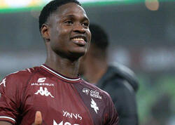 Məşhur futbolçu saxta sürücülük vəsiqəsi ilə yaxalandı