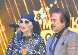 Orhan Gencebayın 48 illik 81 yaşlı xanımı tərzi ilə diqqət çəkdi - <span class="color_red">VİDEO</span>