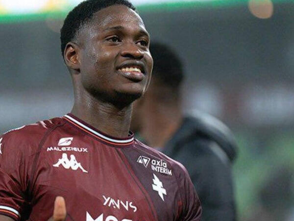 Məşhur futbolçu saxta sürücülük vəsiqəsi ilə yaxalandı