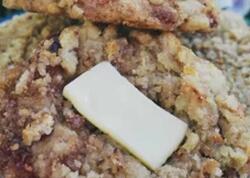 Bir dilim qızardılmış çörəklə başladı: İndi qapısında növbədir