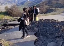 Sürüşmə daha da genişləndi - “Yola görə ərzaq qıtlığıdır” - <span class="color_red">VİDEO</span>