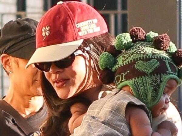 Rihanna qızı ilə Paris küçələrində - <span class="color_red">FOTO</span>