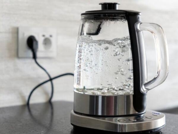 Qaynadılmış suyu niyə yenidən qaynatmaq olmaz?