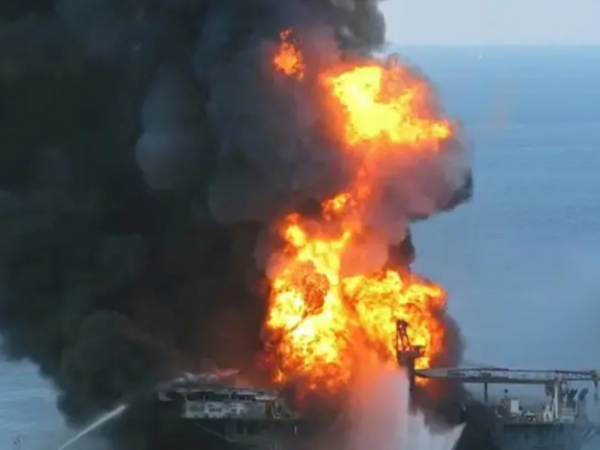 Ukrayna ordusu Xəzərdə Rusiya platformalarını vurub - VİDEO