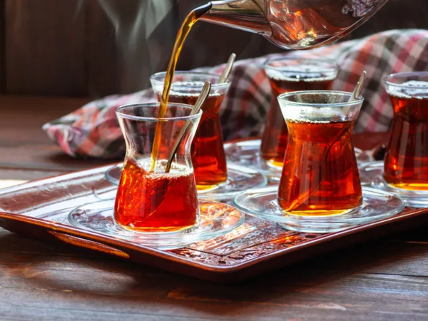 Bu günə qədər çay içməmişik - Dəmliyə bir azca atın: Qoxusuna qonşular gələcək