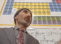 İngilis dili müəllimi danışığı ilə diqqət çəkdi - VİDEO