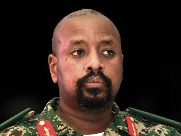 General Türkiyədən 1 milyard dollar və ən gözəl qadını istədi