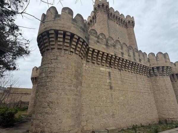 Böyük Mərdəkan qəsrinin bəzi hissələrində çökmə baş verib - <span class="color_red">FOTO</span>