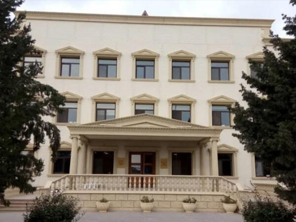 İnternatda direktor ağır yaralanan şagirdin xəstəxanaya aparılmağına niyə MANE OLUB?