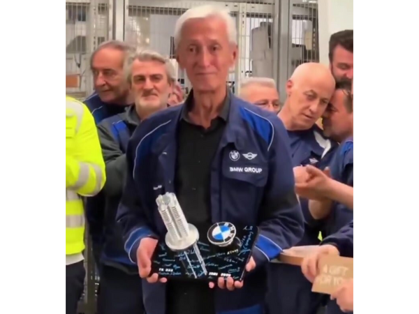 Zavodunda 45 il işləyən türkə son model BMW M3 HƏDİYYƏ ETDİLƏR - <span class="color_red">VİDEO</span>